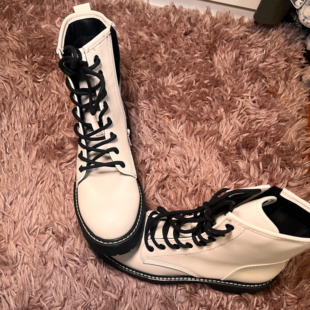 NWOB Steve Madden Cara Fashion Boot size 7.5